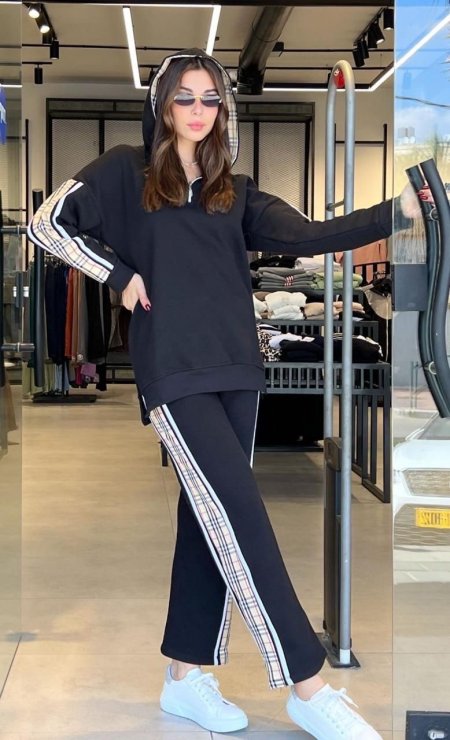 حليفا Burberry