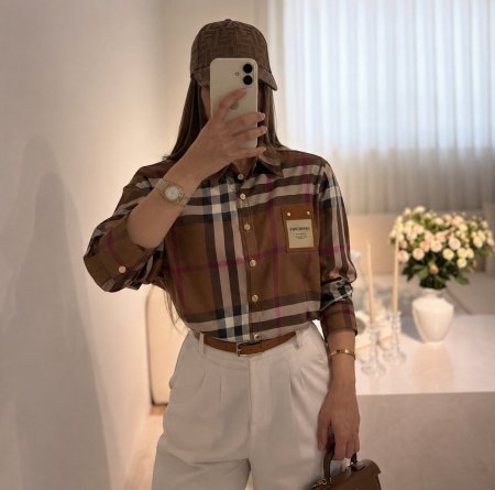 قميص كرو 🤎 Burberry / اوڤر سايز