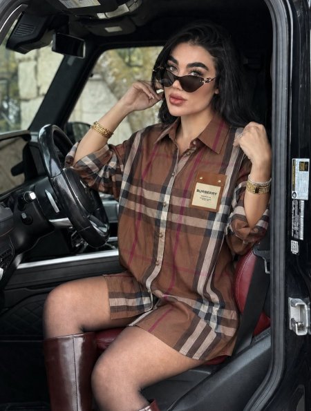 قميص كرو 🤎 Burberry / اوڤر سايز