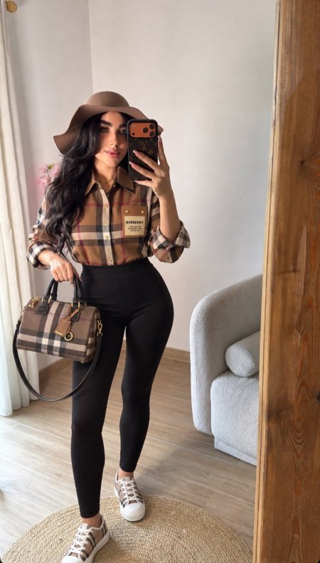 قميص كرو 🤎 Burberry / اوڤر سايز